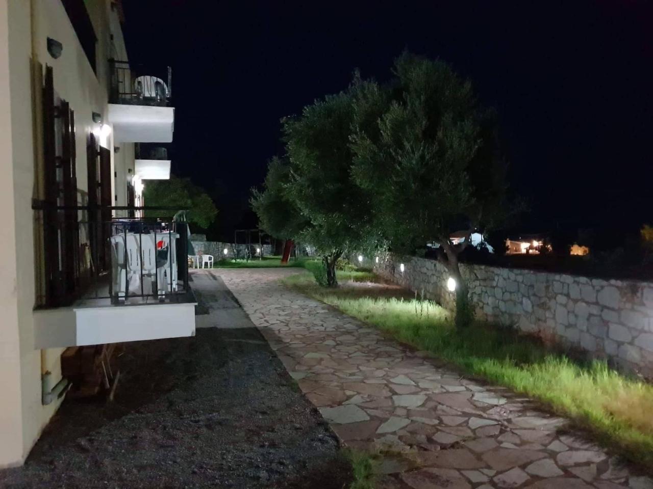 Domaine Papakonstantis Apartments To Let Skoutari Exterior photo